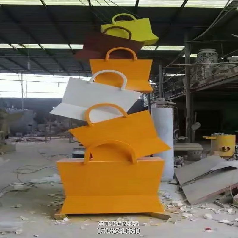 张掖烤漆挎包雕塑制造商，室外软装，景观挎包雕塑制作